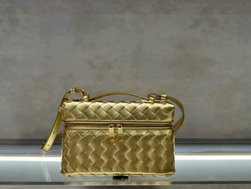 11 Bottega Veneta Makeup Cosmetic Pouch Bag Women Luxury Vanity