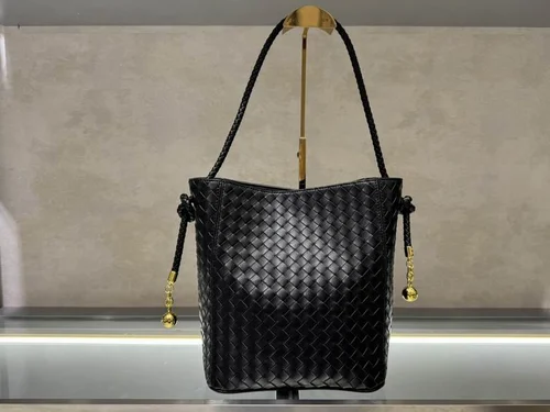 11 Bottega Veneta Bucket Bag Small Drawstring Women Luxury Leather