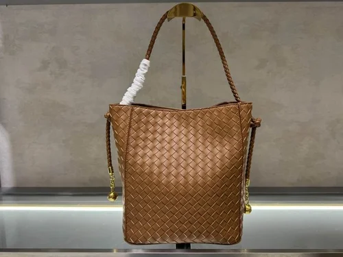 11 Bottega Veneta Bucket Bag Small Drawstring Women Luxury Leather