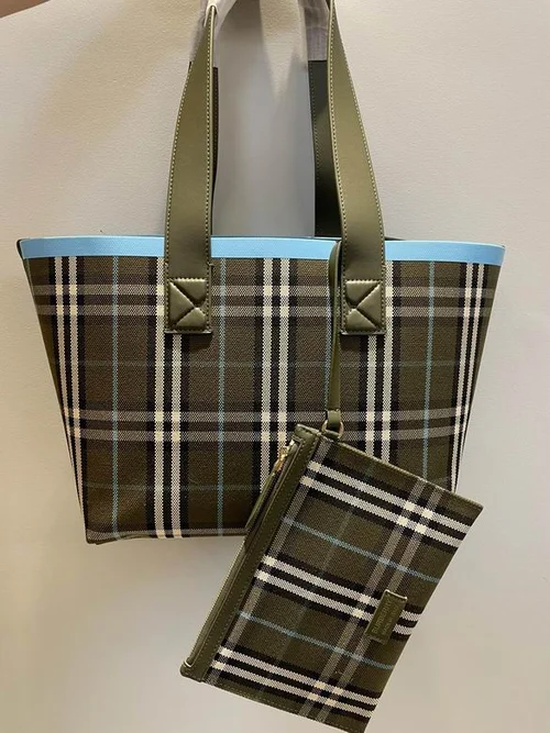 11 Burberry Large Tote Bag Check Canvas Women Luxury Shopping