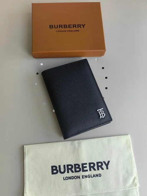 11 Burberry Women's Wallet Check Pattern Luxury Leather Designer
