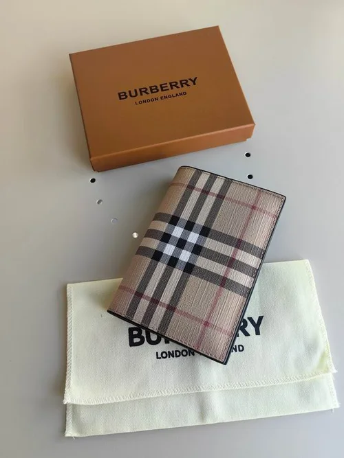11 Burberry Women's Wallet Check Pattern Luxury Leather Designer