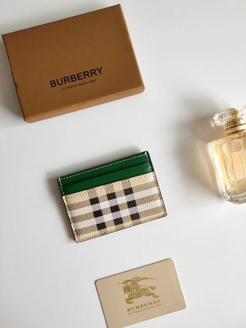 11 Burberry Women's Wallet Check Pattern Luxury Leather Designer