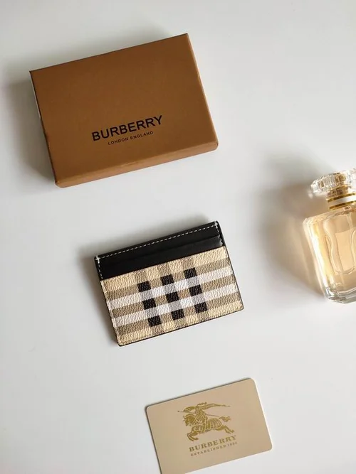 11 Burberry Women's Wallet Check Pattern Luxury Leather Designer