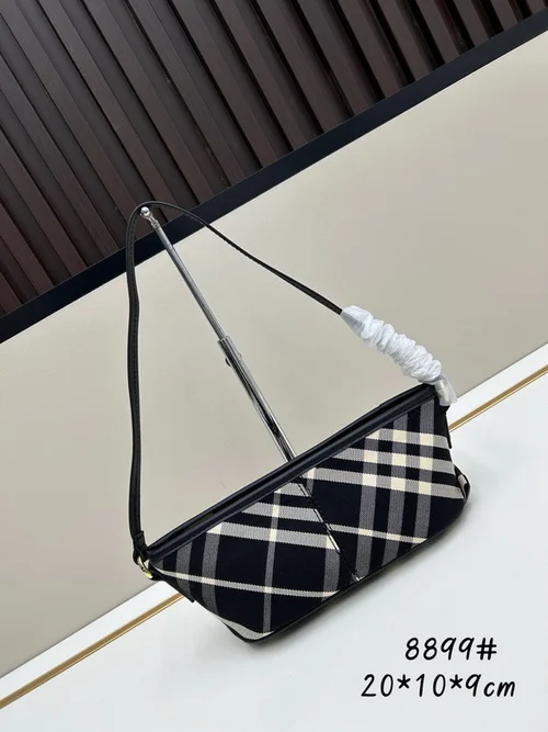 11 Burberry Underarm Pouch Small Bag Women Luxury Check Pattern