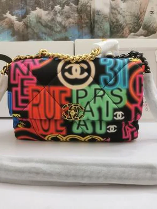 11 Chanel 19 Flap Bag Medium Women Luxury Quilted Leather