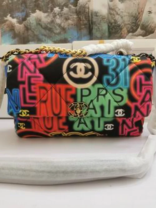 11 Chanel 19 Flap Bag Medium Women Luxury Quilted Leather