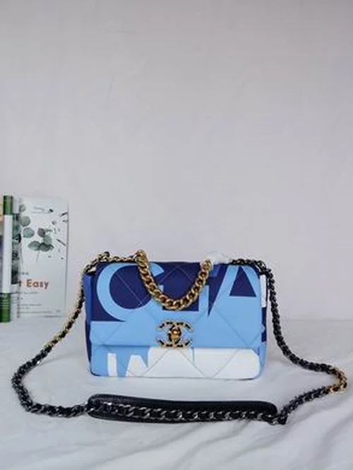 11 Chanel 19 Flap Bag Medium Women Luxury Quilted Leather