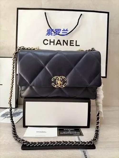 11 Chanel 19 Flap Bag Medium Women Luxury Quilted Leather
