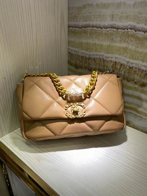 11 Chanel 19 Flap Bag Medium Women Luxury Quilted Leather