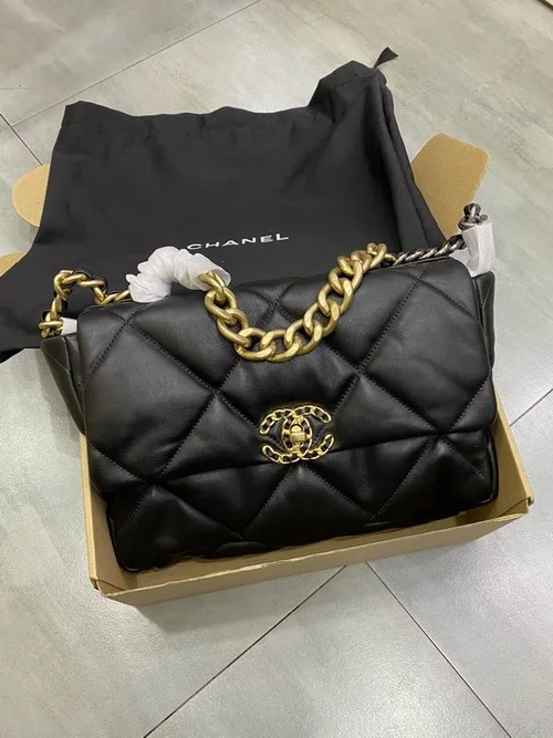 11 Chanel 19 Flap Bag Medium Women Luxury Quilted Leather