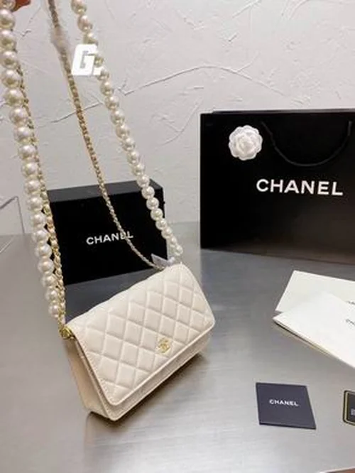 11 Chanel 19 Flap Bag Medium Women Luxury Quilted Leather