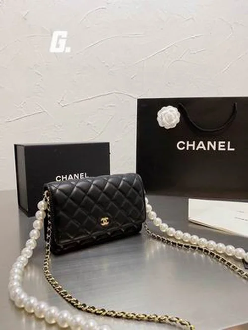 11 Chanel 19 Flap Bag Medium Women Luxury Quilted Leather