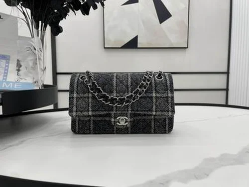 11 Chanel Classic Flap Bag Medium Women Luxury Quilted Caviar