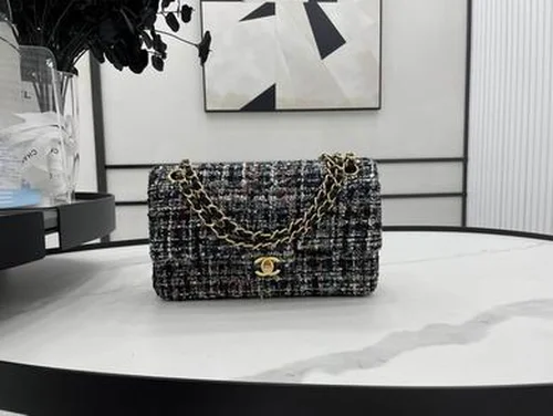 11 Chanel Classic Flap Bag Medium Women Luxury Quilted Caviar