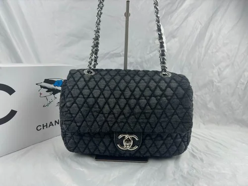 11 Chanel Classic Flap Bag Medium Women Luxury Quilted Caviar