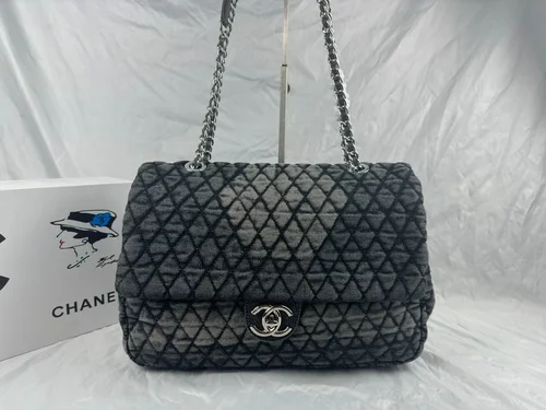 11 Chanel Classic Flap Bag Medium Women Luxury Quilted Caviar