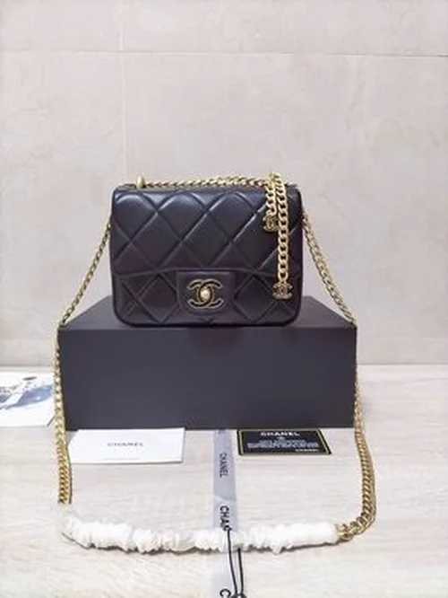 11 Chanel Classic Flap Bag Medium Women Luxury Quilted Caviar