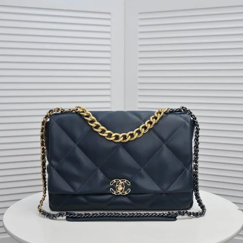 11 Chanel Classic Flap Bag Medium Women Luxury Quilted Caviar