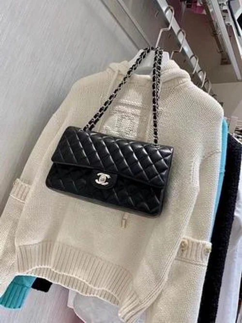 11 Chanel Classic Flap Bag Medium Women Luxury Quilted Caviar