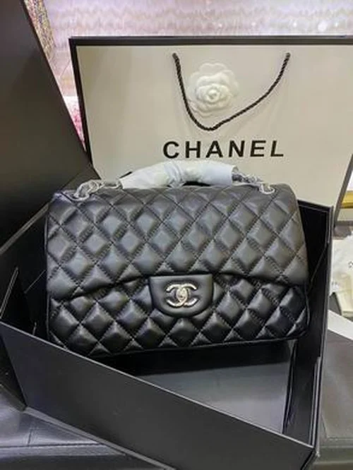 11 Chanel Classic Flap Bag Medium Women Luxury Quilted Caviar