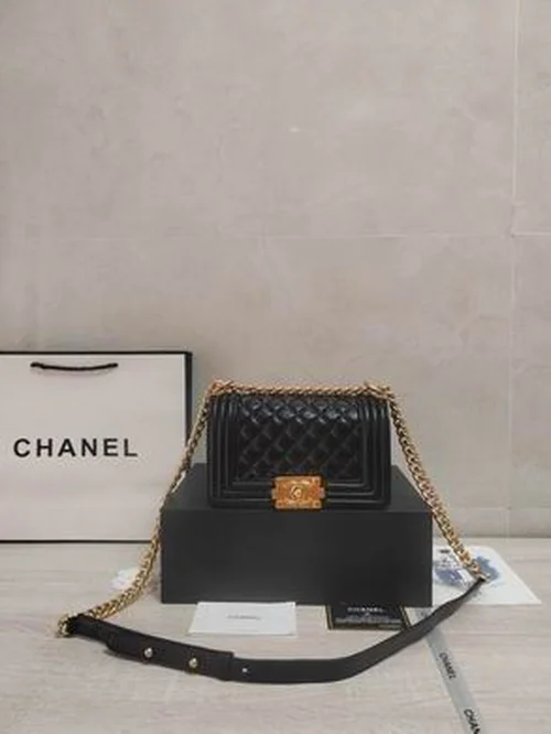 11 Chanel Le Boy Flap Bag Medium Women Luxury Quilted Leather