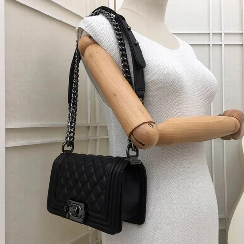 11 Chanel Le Boy Flap Bag Medium Women Luxury Quilted Leather