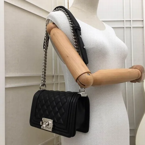 11 Chanel Le Boy Flap Bag Medium Women Luxury Quilted Leather