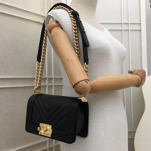 11 Chanel Le Boy Flap Bag Medium Women Luxury Quilted Leather