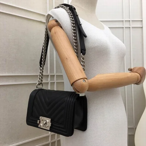 11 Chanel Le Boy Flap Bag Medium Women Luxury Quilted Leather