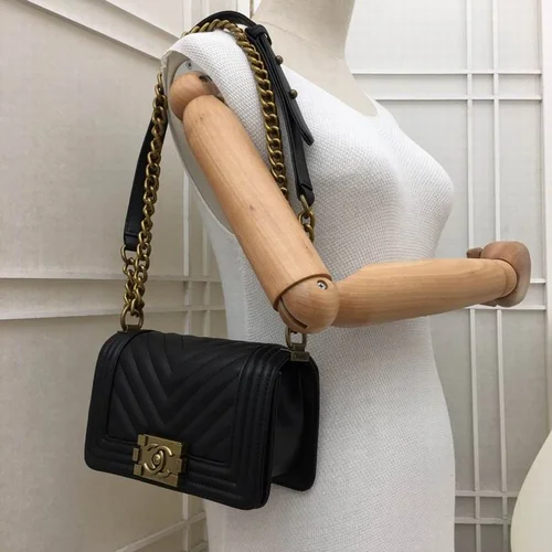 11 Chanel Le Boy Flap Bag Medium Women Luxury Quilted Leather