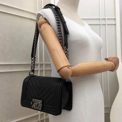 11 Chanel Le Boy Flap Bag Medium Women Luxury Quilted Leather