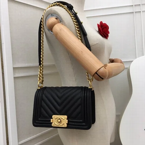 11 Chanel Le Boy Flap Bag Medium Women Luxury Quilted Leather