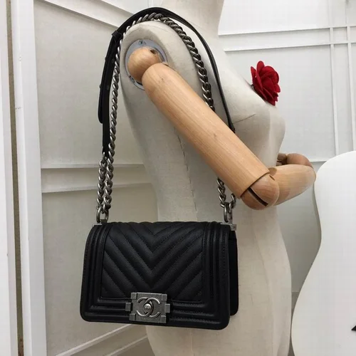 11 Chanel Le Boy Flap Bag Medium Women Luxury Quilted Leather