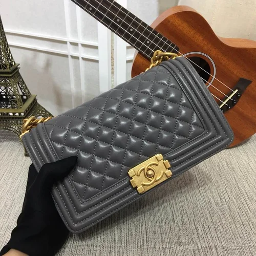 11 Chanel Le Boy Flap Bag Medium Women Luxury Quilted Leather