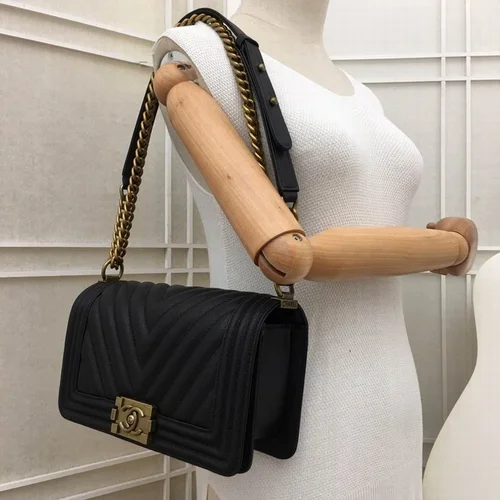 11 Chanel Le Boy Flap Bag Medium Women Luxury Quilted Leather