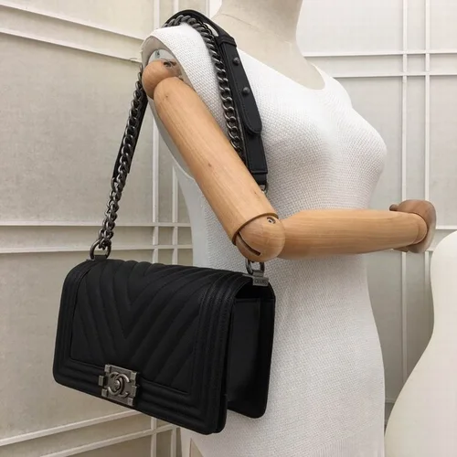 11 Chanel Le Boy Flap Bag Medium Women Luxury Quilted Leather