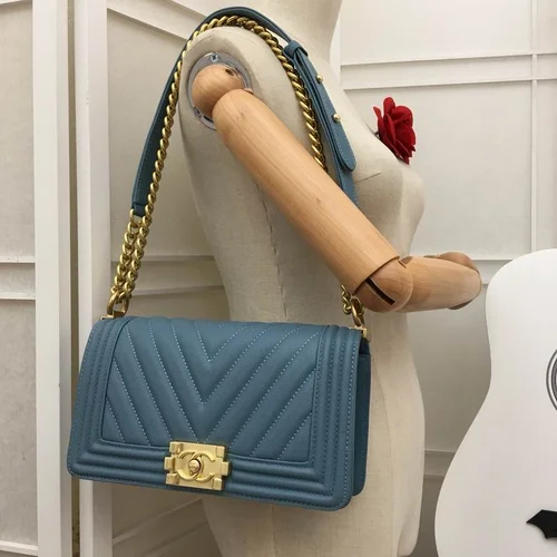 11 Chanel Le Boy Flap Bag Medium Women Luxury Quilted Leather