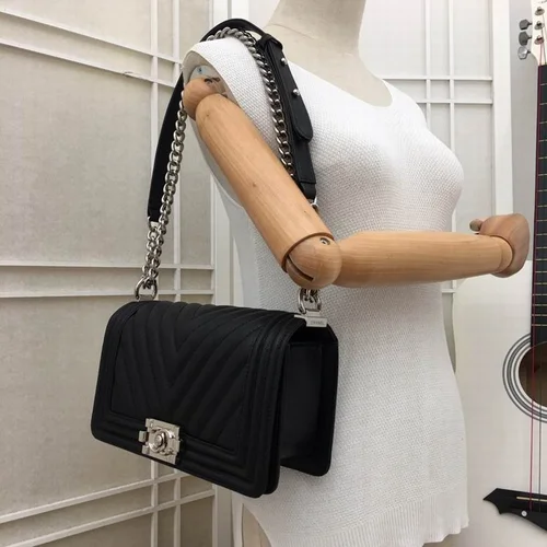 11 Chanel Le Boy Flap Bag Medium Women Luxury Quilted Leather