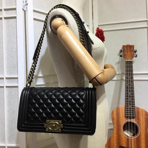 11 Chanel Le Boy Flap Bag Medium Women Luxury Quilted Leather