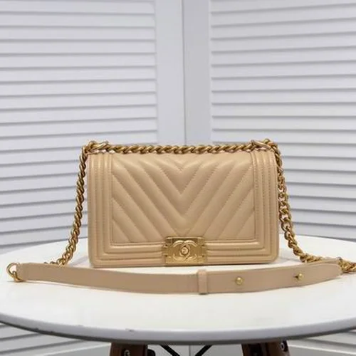 11 Chanel Le Boy Flap Bag Medium Women Luxury Quilted Leather