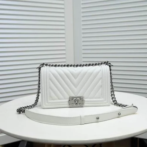 11 Chanel Le Boy Flap Bag Medium Women Luxury Quilted Leather