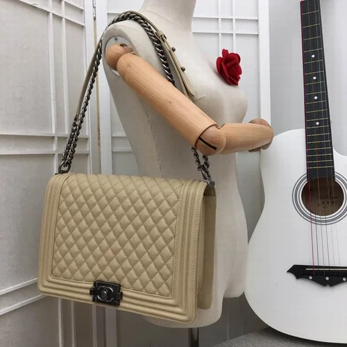 11 Chanel Le Boy Flap Bag Medium Women Luxury Quilted Leather