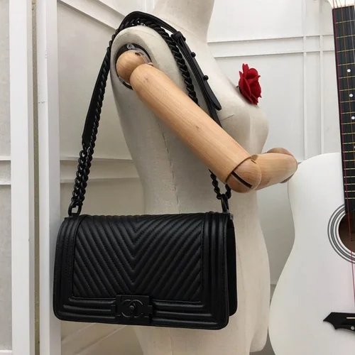 11 Chanel Le Boy Flap Bag Medium Women Luxury Quilted Leather