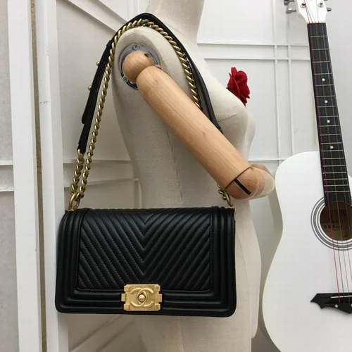 11 Chanel Le Boy Flap Bag Medium Women Luxury Quilted Leather