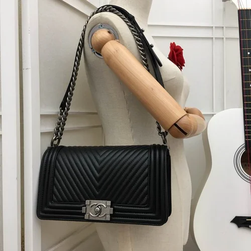 11 Chanel Le Boy Flap Bag Medium Women Luxury Quilted Leather