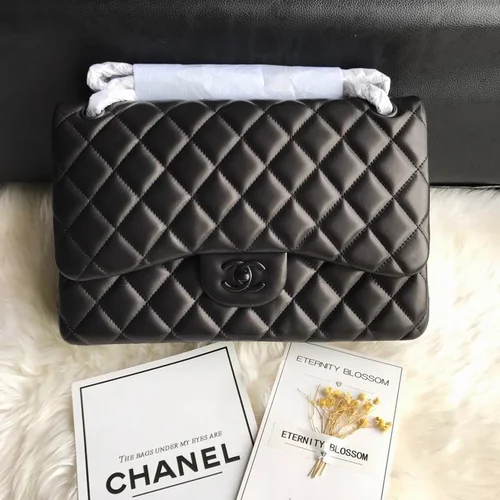 Chanel Original Classic Flap CF Medium Authentic Caviar Luxury