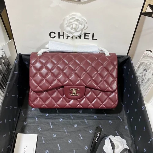 Chanel Original Classic Flap CF Medium Authentic Caviar Luxury