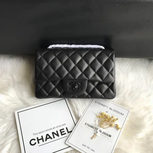 Chanel Original Classic Flap CF Medium Authentic Caviar Luxury