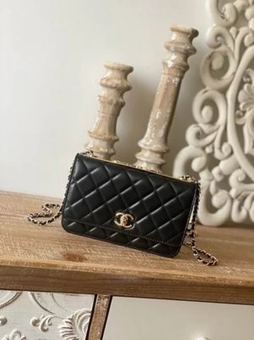 Chanel Original Classic Flap CF Medium Authentic Caviar Luxury